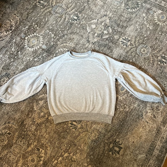 THE GREAT. Tops - The Great gray sweatshirt size 1